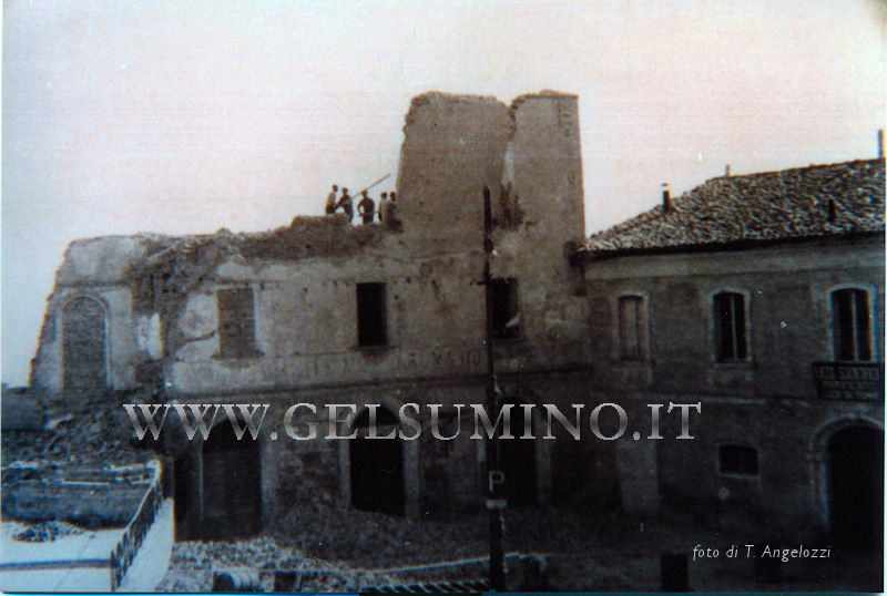 Piazza Luca da Penne dopo il bombardamento del 24 gennaio 1944